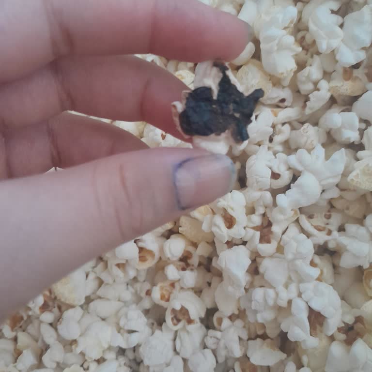 Aldığım Patlamış Mısırdan Kömür Gibi Yanmış Mısır Çıkması Hayal Kırıklığı Yaşattı