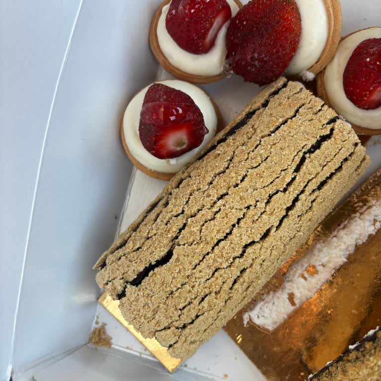 İnan Ekmek Fırını | Ataşehir Rulo Pastanın İçi Küçük Küçük Karınca İle Dolmuştu