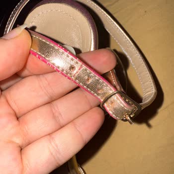 Satın Aldığım Gold Renkli Ayakkabının Rengi Soyuldu Değişim De Mümkün Olmadı