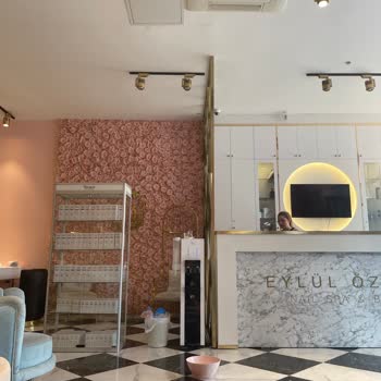 Kötü Hijyen Ve İlgisizlik Nedeniyle Güvensiz Hizmet Deneyimi