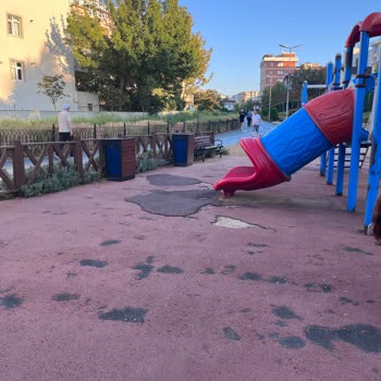 Çocuk Parkındaki Güvenlik Sorunları Acil Çözüm Bekliyor