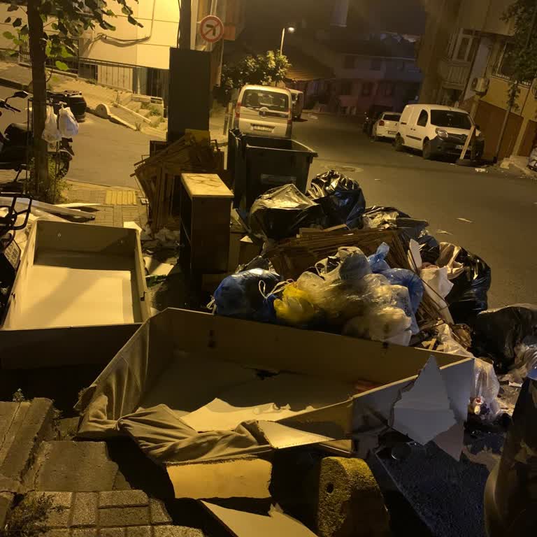 Şişli'de 15 Gündür Çöpler Alınmıyor, Kimse İlgilenmiyor!