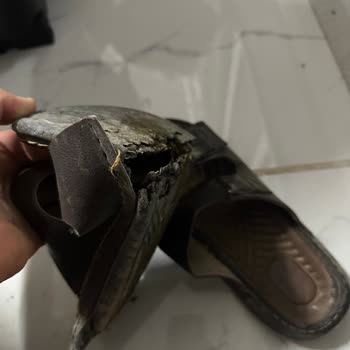 Kısa Sürede Parçalanan Terlikte Üretim Hatası Şüphesi