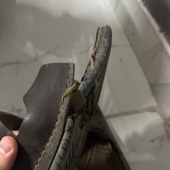 Kısa Sürede Parçalanan Terlikte Üretim Hatası Şüphesi