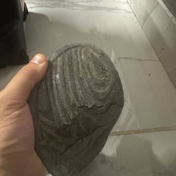 Kısa Sürede Parçalanan Terlikte Üretim Hatası Şüphesi