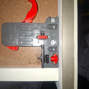 Frenli Çekmece Rayındaki Plastik Parça Kırıldı, Yedek Parça Bulunamıyor
