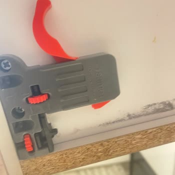 Frenli Çekmece Rayındaki Plastik Parça Kırıldı, Yedek Parça Bulunamıyor