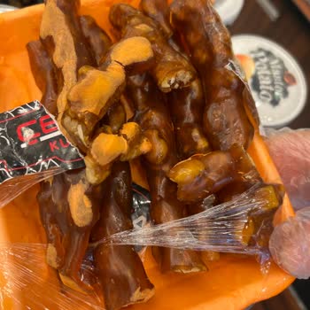 Aldığım Cevizli Sucuk Erimiş Ve Pakete Yapışmış Çıktı, Mağazadan Yanıt Alamadım