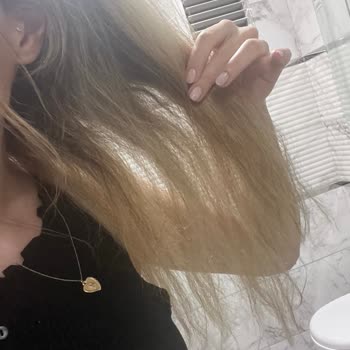 Kuaför Hatası Sonucu Saçlarım Yandı Ve Geri Dönülmez Zarar Gördüm