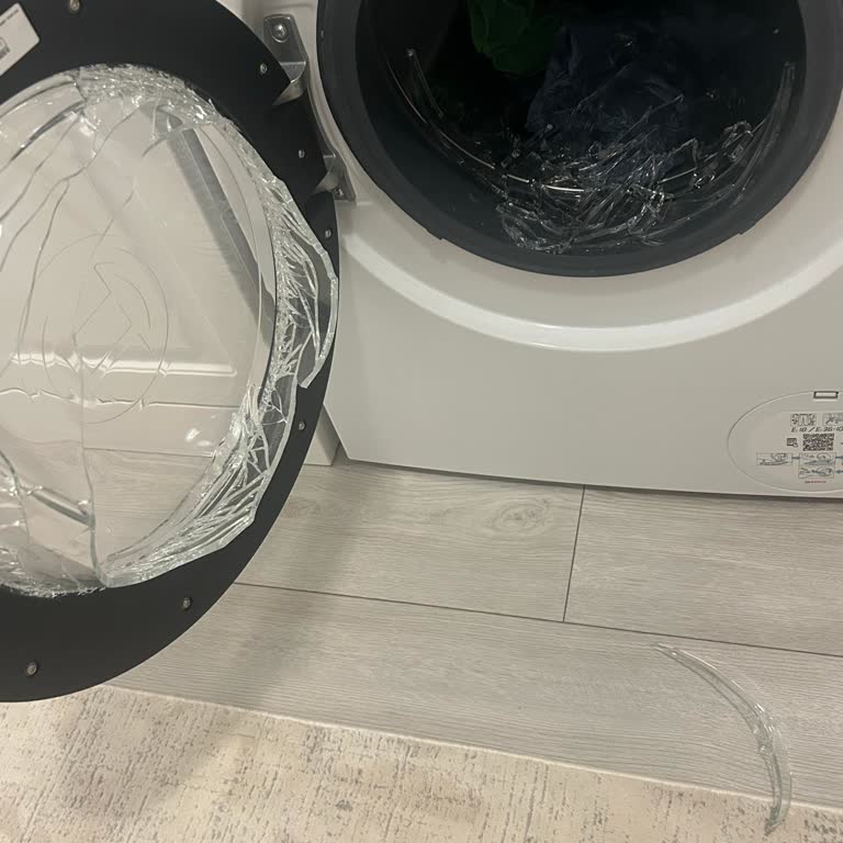 Bosch Serie 6 Çamaşır Makinesi Kapağı Kırıldı, Merkezden Dönüş Alınamıyor