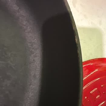 Lava Döküm Tencerede Kısa Sürede Artan Paslanma Hayal Kırıklığı Yarattı