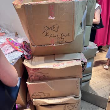 Penti Esas67 AVM Mağazasında Kabin Ve Personel Sorunu Alışverişi Zorlaştırıyor