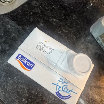 Satın Aldığım Sütlerin İçinden Böcek Çıktı, Sağlığımız Tehlikeye Girdi