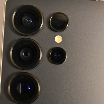 Samsung Telefon Yeni Alınan Galaxy S25 Ultra'nın Kamera Lenslerinde Toz Sorunu Ve Değişim Talebi