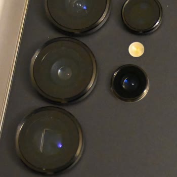 Samsung Telefon Yeni Alınan Galaxy S25 Ultra'nın Kamera Lenslerinde Toz Sorunu Ve Değişim Talebi