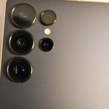 Samsung Telefon Yeni Alınan Galaxy S25 Ultra'nın Kamera Lenslerinde Toz Sorunu Ve Değişim Talebi