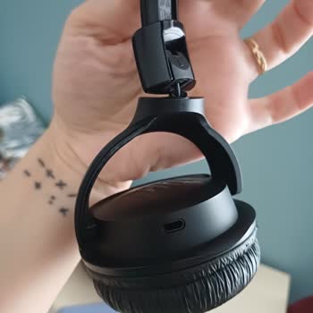 JBL Kulaklığın Menteşesi Kısa Sürede Kırıldı, Garanti Çözümü Bekliyorum