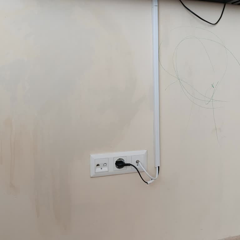 Polisan İç Cephe Boyası Duvarda Leke Bırakıyor Ve Kolayca Çıkıyor