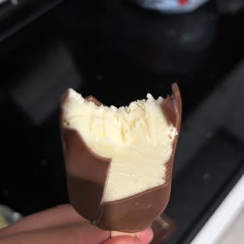 Bozuk Magnum Dondurma Ve İlgisiz Müşteri Hizmeti