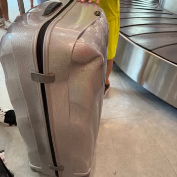 Uçuş Sonrası Valizimde Oluşan Hasar Ve İlgisiz Personel Nedeniyle Mağduriyet