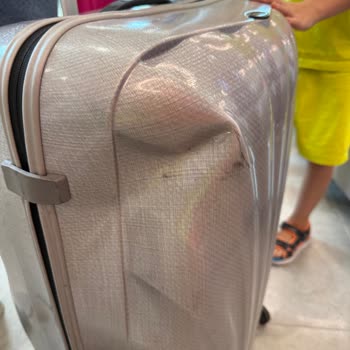 Uçuş Sonrası Valizimde Oluşan Hasar Ve İlgisiz Personel Nedeniyle Mağduriyet