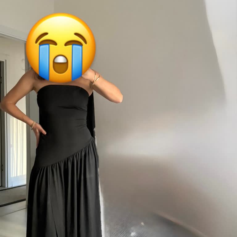 Shine Aura Farklı Elbise Gönderdi!