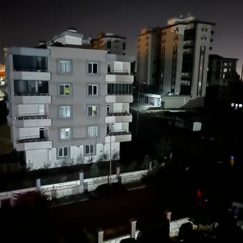 Sürekli Elektrik Kesintileri Esnafı Mağdur Ediyor