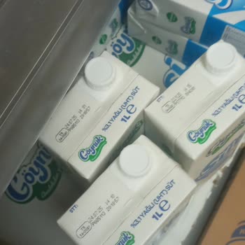 Son Kullanma Tarihi Geçmiş Ürünler Ve İlgisiz Mağaza Personeli