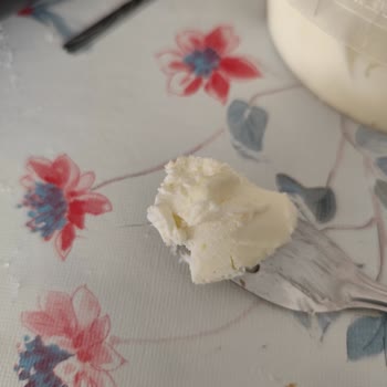 Dost Kaymak Ürününde Kıl Çıkması Hijyen Endişesi Yarattı
