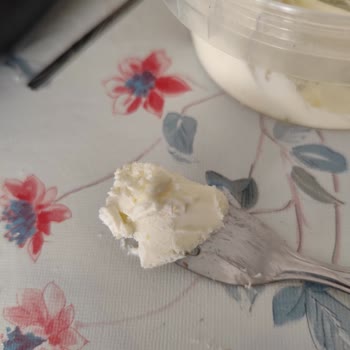 Dost Kaymak Ürününde Kıl Çıkması Hijyen Endişesi Yarattı