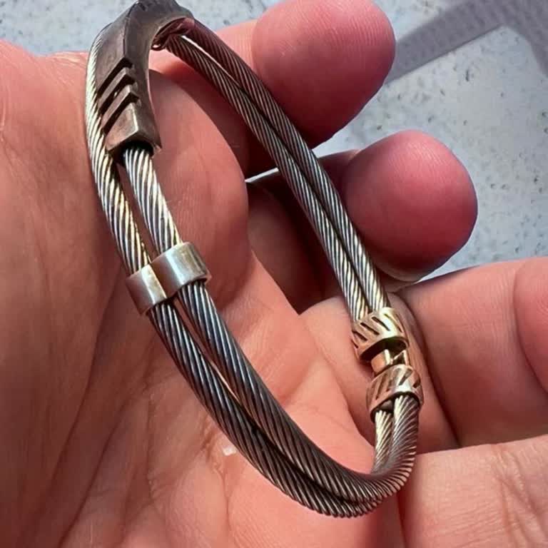 The Legend Man Çelik Bileklik, Kısa Süre İçinde Renk Attı Ve Karardı