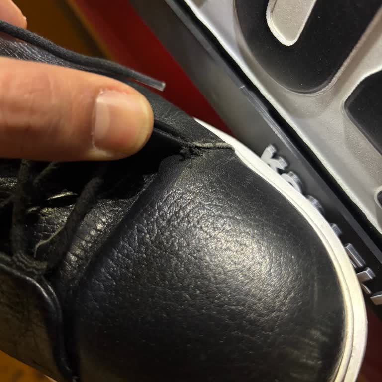 Kısa Sürede Açılan Dikişlere Rağmen Ayakkabım Garanti Kapsamında Değişmedi