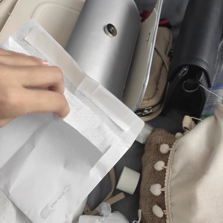 Ajet Uçuşunda Valizim Açıldı Ve Eşyalarım Kayboldu, Güvenlikten Endişeliyim