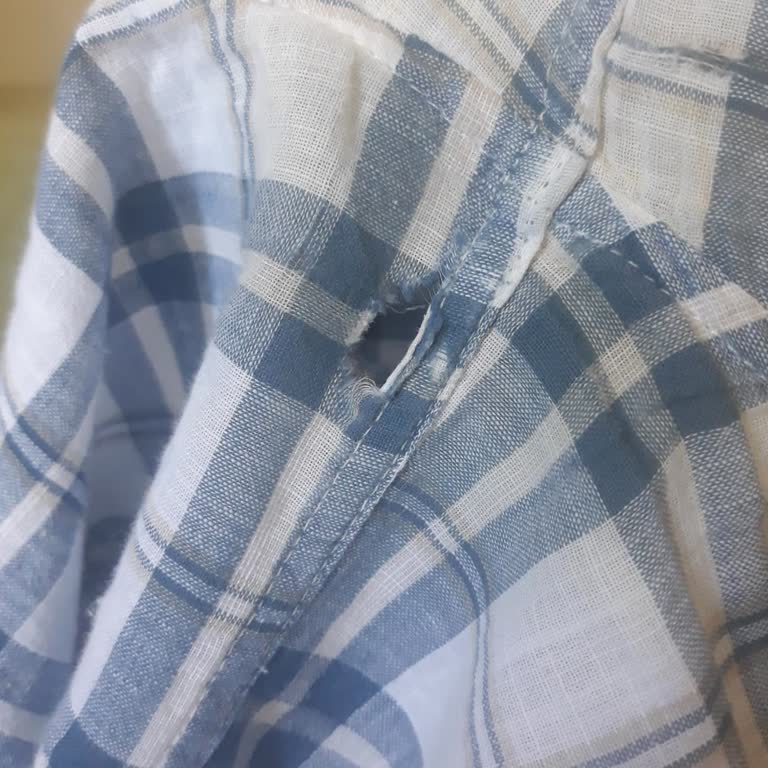 LCW Pamuk Gömleklerde Kısa Sürede Tekrarlayan Koltukaltı Yırtıkları