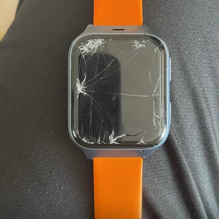 TCL Akıllı Saatin Ekranı Yaklaşık 2 Hafta Önce Düşme Sonucu Kırıldı