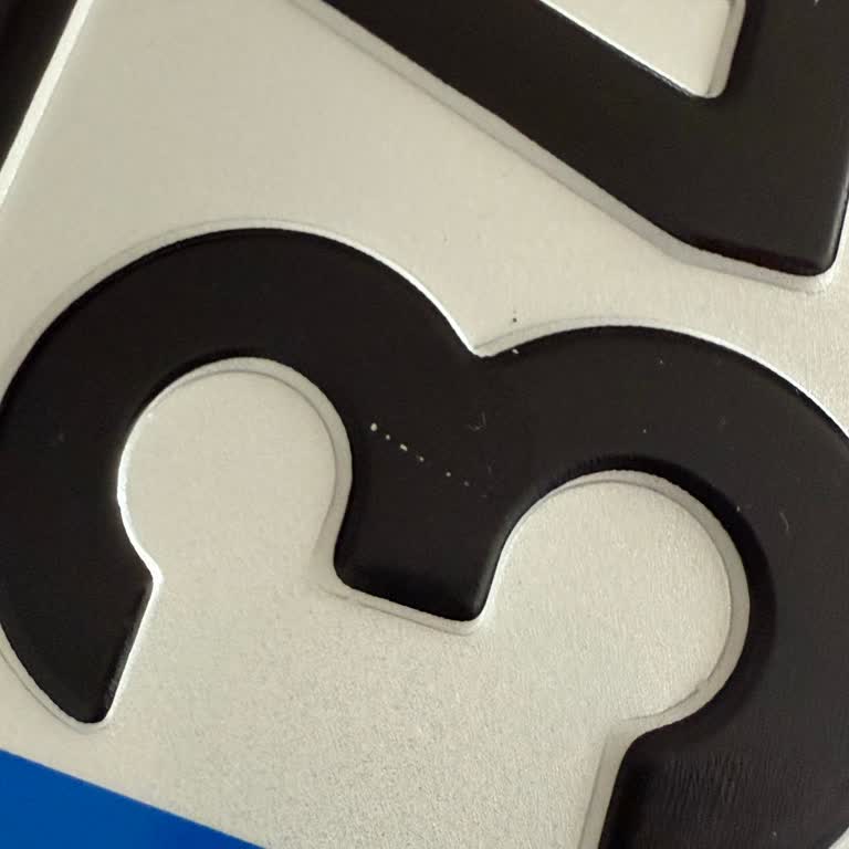 Aldığım Plakada Hasar Ve Eksik Özellikler, Firma Çözüm Sunmuyor