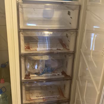 Arçelik 2162 Model Derin Dondurucu Kurtlandı