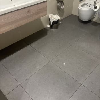 Hastane Odasında Yetersiz Temizlik Ve İlgisiz Personel