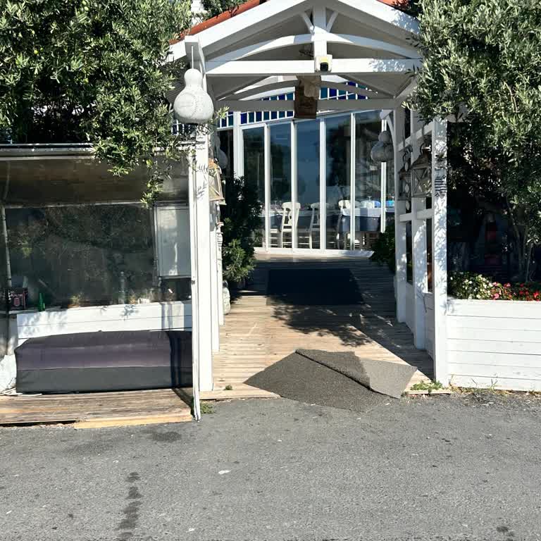 Restoran Çıkışındaki Düzensiz Paspas Nedeniyle Yaralanma Ve İlgisizlik