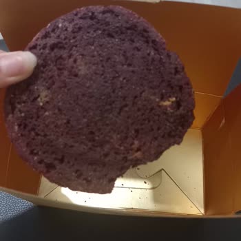 Yanık Tatlı Red Velvet Cookie Deneyimi