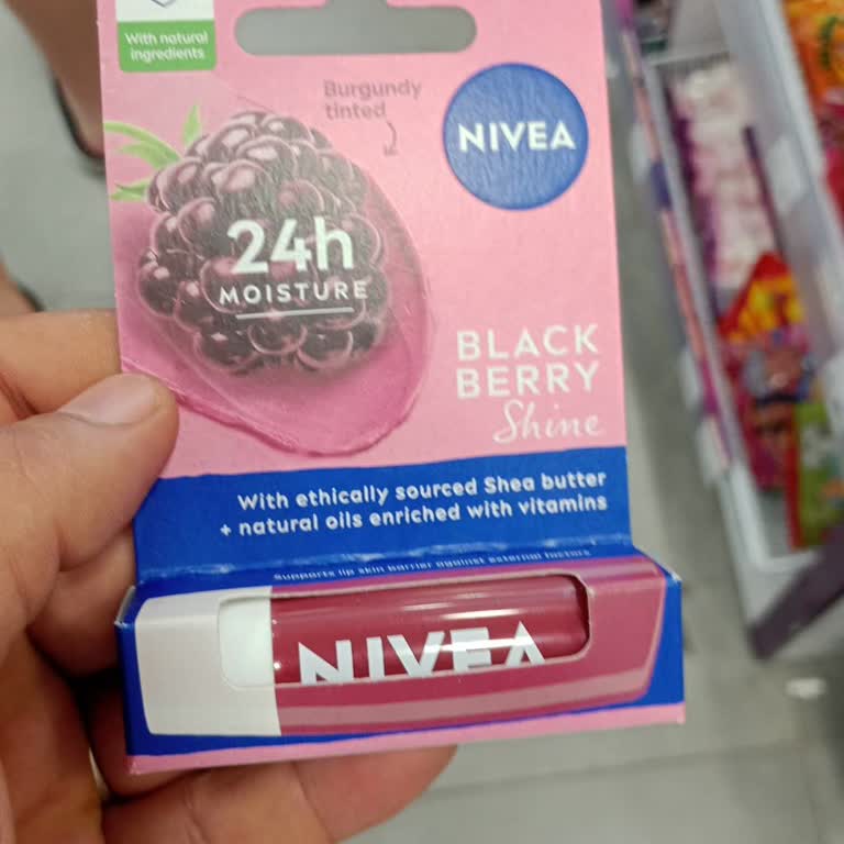 Nivea Blackberry Shine Dudak Nemlendiricisi Dudaklarımı Çatlattı Ve Kalitesiz Çıktı