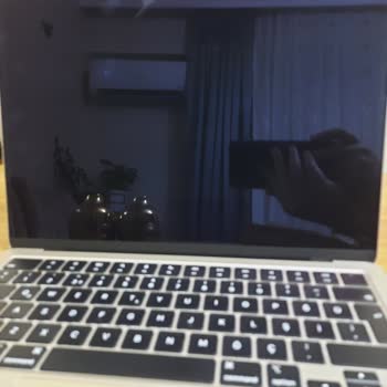 Garanti Dışı Macbook’ta Aniden Oluşan Ekran Arızası Ve Yüksek Onarım Ücreti Mağduriyeti