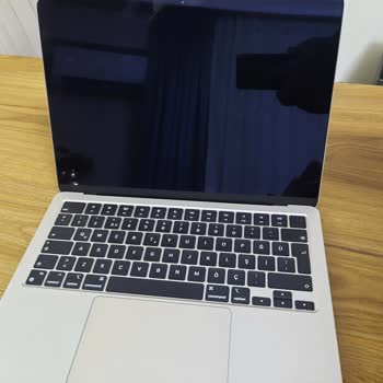 Apple Macbook Air M2 Screen Issue