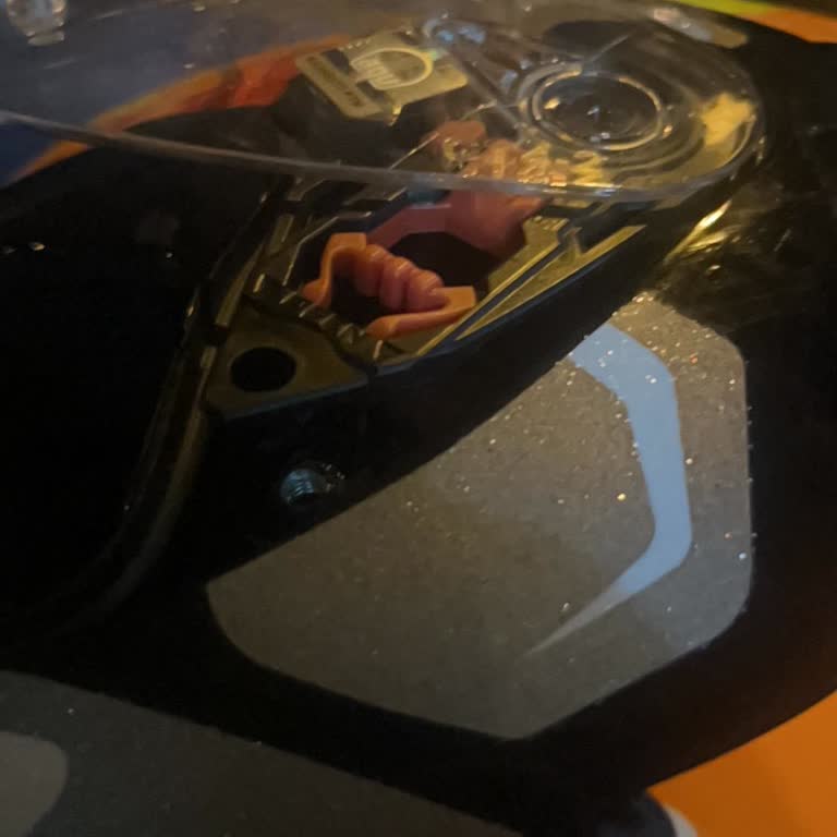 Yeni Alınan Kaskın Vizör Vidası Düştü, Garanti Kapsamına Alınmadı