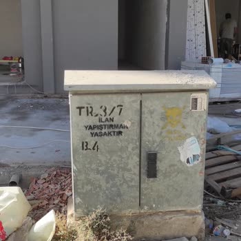 TEDAŞ Trafosunun Uygunsuz Konumu Güvenlik Riski Oluşturuyor