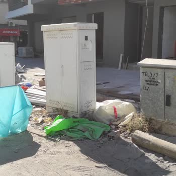 TEDAŞ Trafosunun Uygunsuz Konumu Güvenlik Riski Oluşturuyor