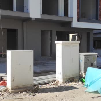 Evimizin Önüne Yerleştirilen Trafolar Mağduriyet Yaratıyor