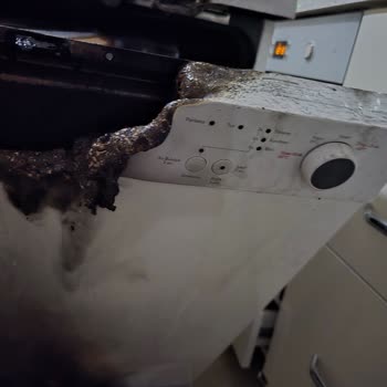 Çamaşır Makinesi Yangını: Maddi Ve Manevi Zararlarımıza Çözüm Bekliyoruz