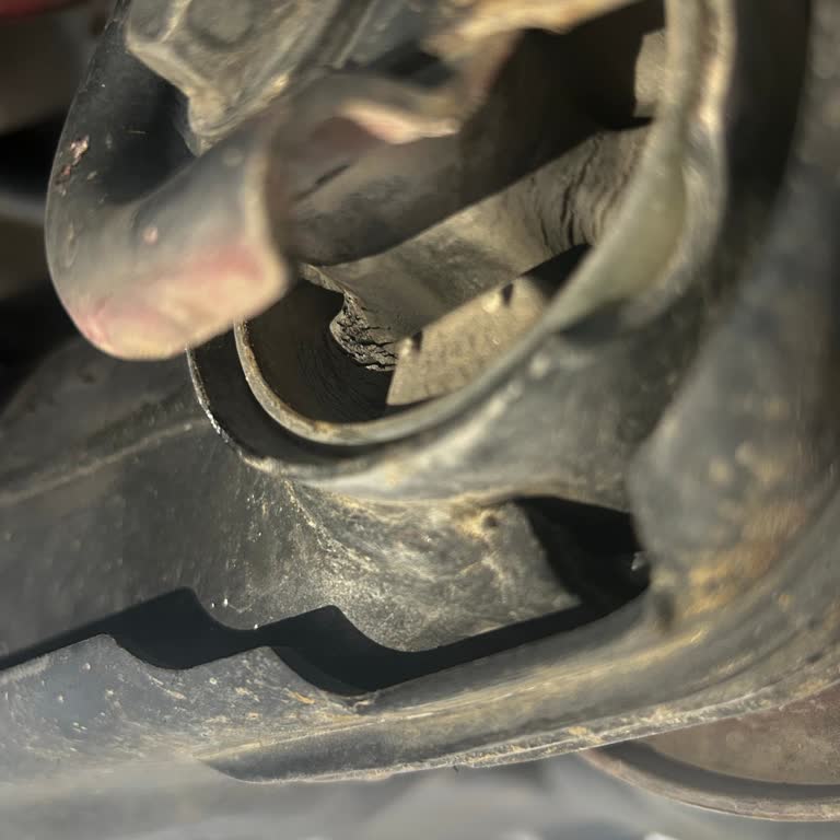 Serviste Değiştirilmeyen Parça Ve Yapılan Özensiz Bakım