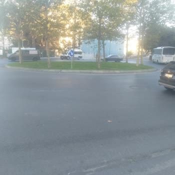 Esenyurt Orhangazi Kavşağında Yıllardır Çözülemeyen Trafik Lambası Sorunu